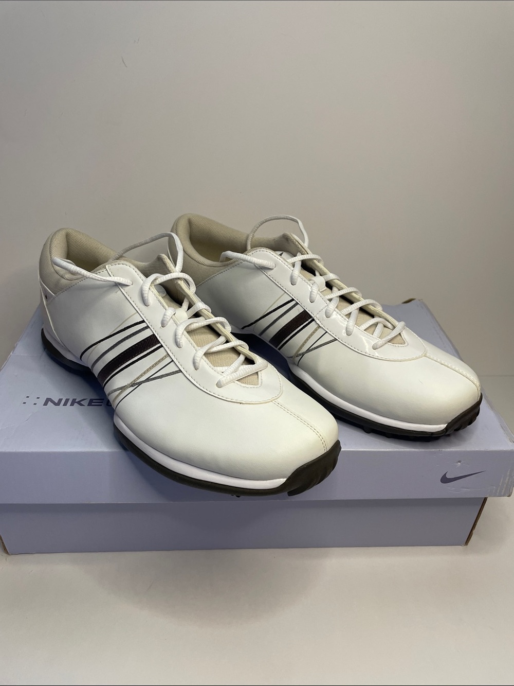 NIB Nike White Unisex Lace-Up Sneakers with Black Striping.  Size 11 M.